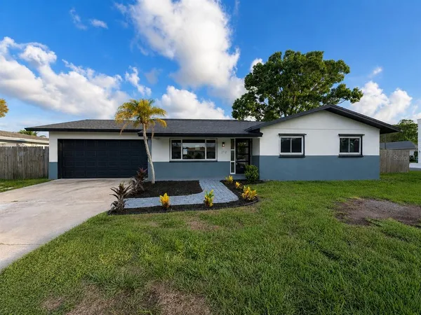 $578,000 | 212 Driftwood Place, Palm Harbor, FL 34683