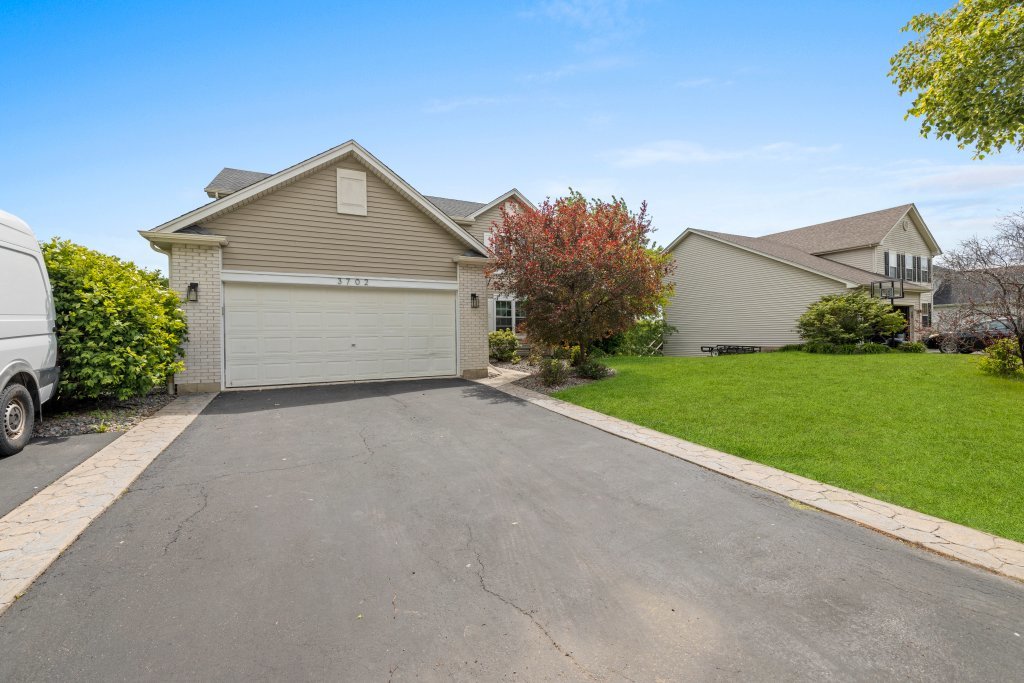 3702 Fiday Road Joliet, IL 60431 - Photo 2 of 32