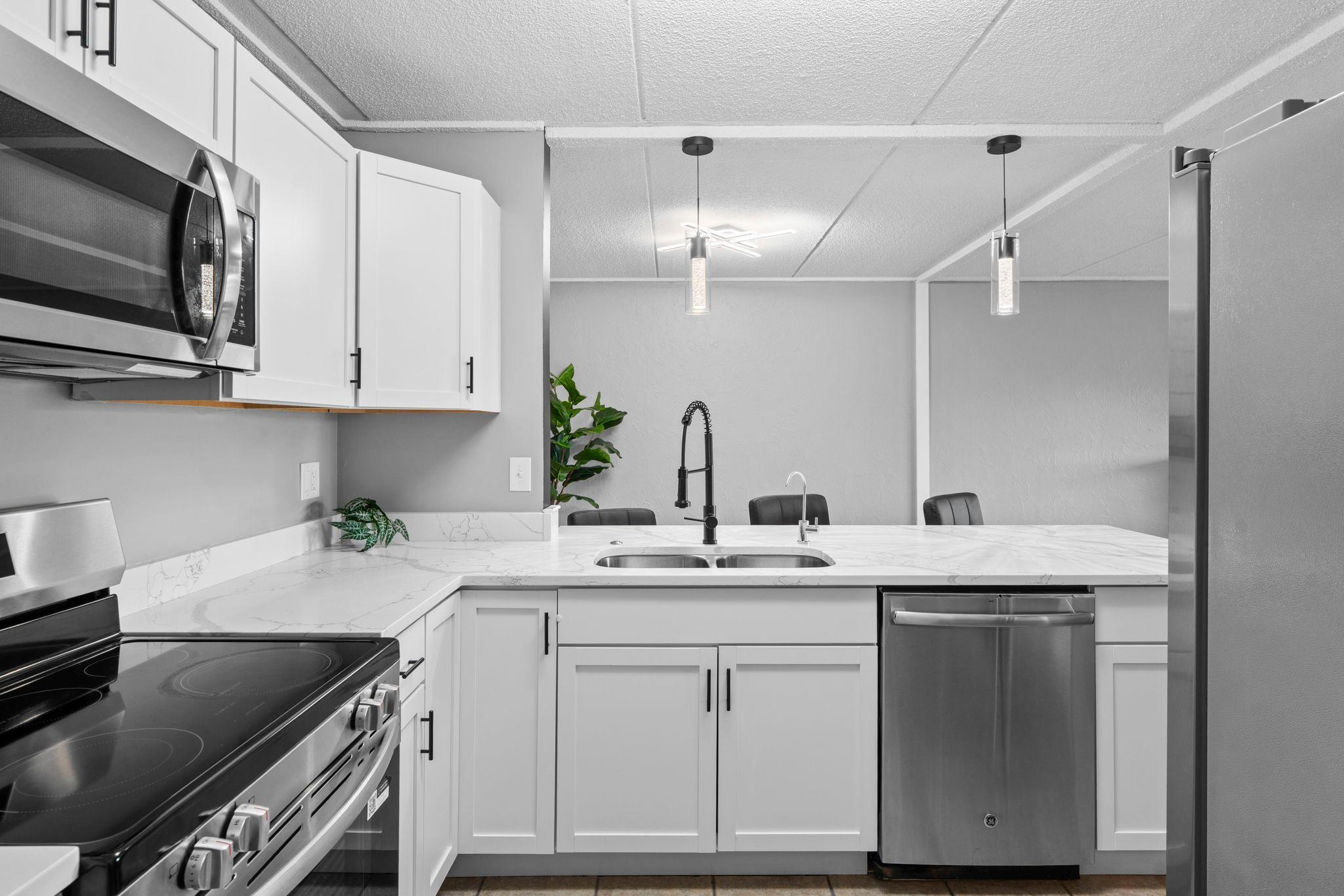 10501 Cedar Lake Road, Unit 512 Minnetonka, MN 55305 - Photo 4 of 41 Gallery Image 4