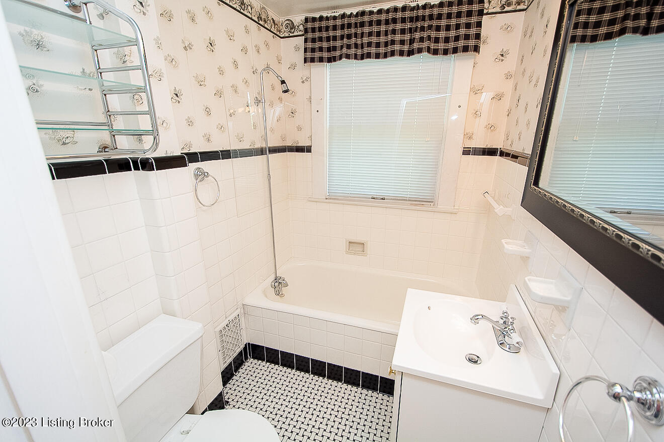 3819 Poplar Level Road Louisville, KY 40213 - Photo 28 of 45 Full Bath