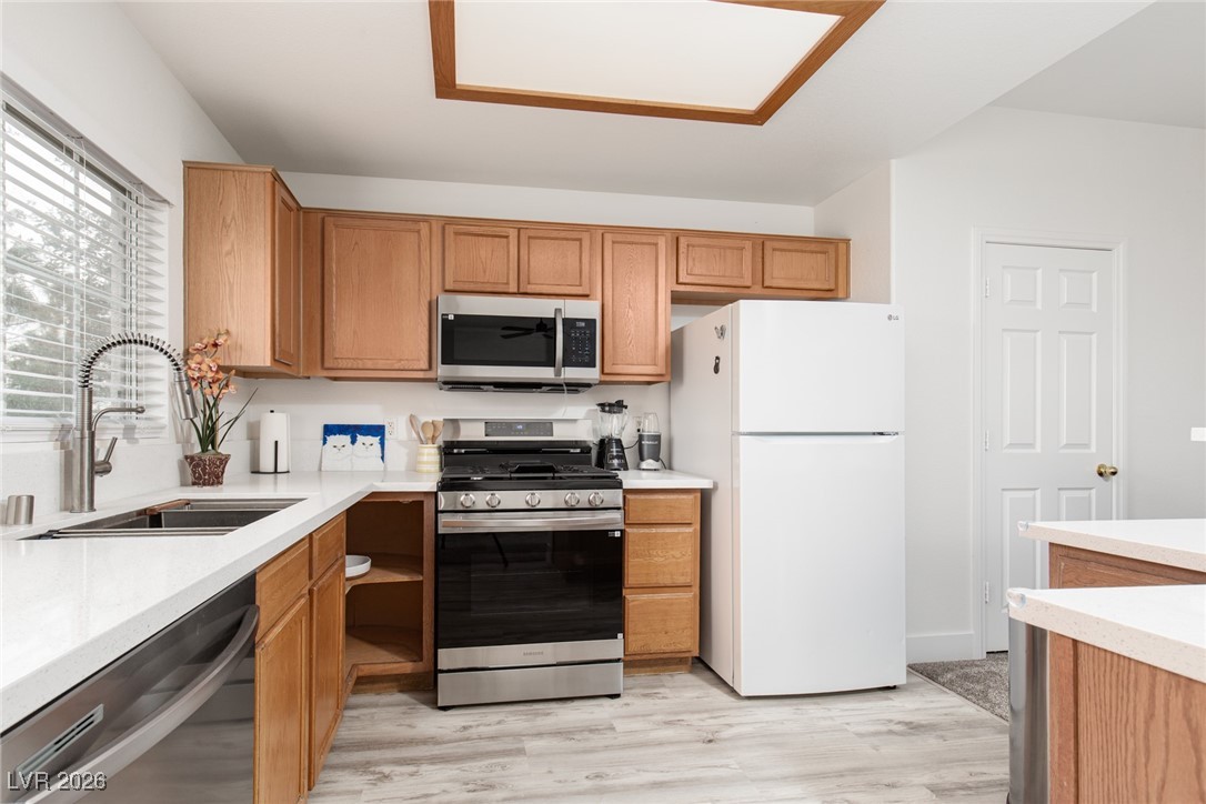 833 Aspen Peak Loop, Unit 2522 Henderson, NV 89011 - Photo 6 of 26 Built-in stainless appliances.