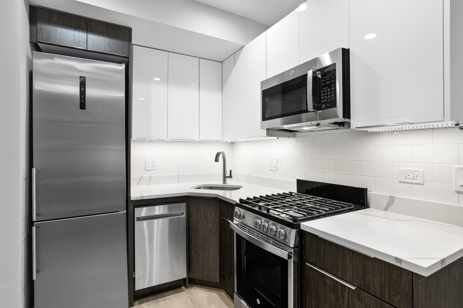 1552 West Juneway Terrace, Unit 3E Chicago, IL 60626 - Photo 5 of 13 a kitchen with stainless steel appliances a stove a microwave and a sink
