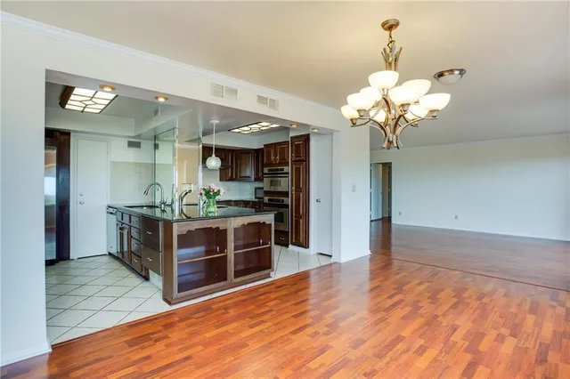 $375,000 | 4550 Warwick Boulevard, Unit 70304, Kansas City, MO 64111