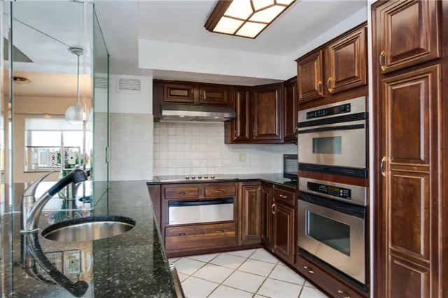 $375,000 | 4550 Warwick Boulevard, Unit 70304, Kansas City, MO 64111