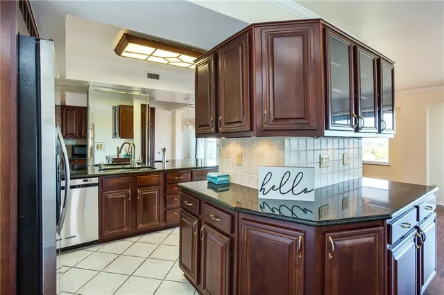 $375,000 | 4550 Warwick Boulevard, Unit 70304, Kansas City, MO 64111