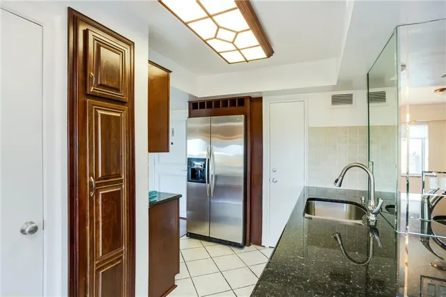 $375,000 | 4550 Warwick Boulevard, Unit 70304, Kansas City, MO 64111