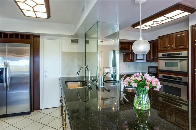 $375,000 | 4550 Warwick Boulevard, Unit 70304, Kansas City, MO 64111