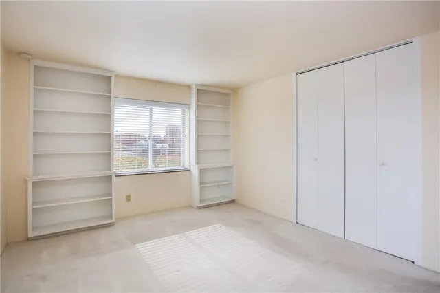 $375,000 | 4550 Warwick Boulevard, Unit 70304, Kansas City, MO 64111