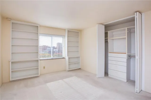 $375,000 | 4550 Warwick Boulevard, Unit 70304, Kansas City, MO 64111