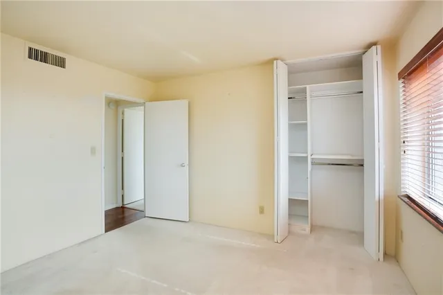 $375,000 | 4550 Warwick Boulevard, Unit 70304, Kansas City, MO 64111