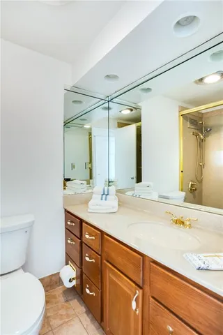 $375,000 | 4550 Warwick Boulevard, Unit 70304, Kansas City, MO 64111