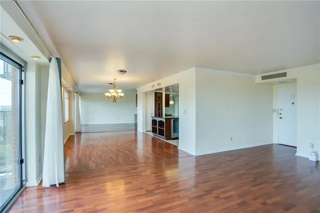 $375,000 | 4550 Warwick Boulevard, Unit 70304, Kansas City, MO 64111