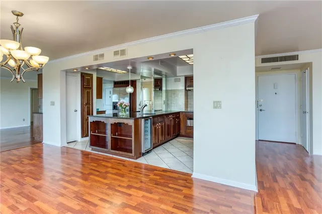 $375,000 | 4550 Warwick Boulevard, Unit 70304, Kansas City, MO 64111