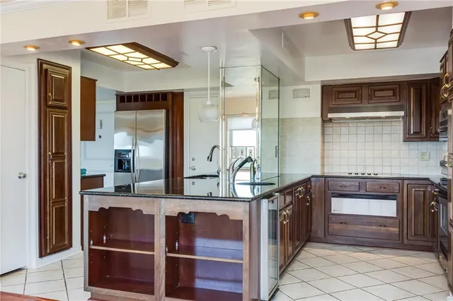 $375,000 | 4550 Warwick Boulevard, Unit 70304, Kansas City, MO 64111