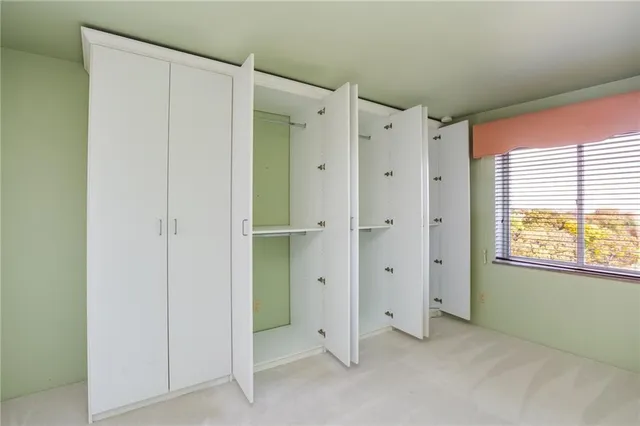 $375,000 | 4550 Warwick Boulevard, Unit 70304, Kansas City, MO 64111