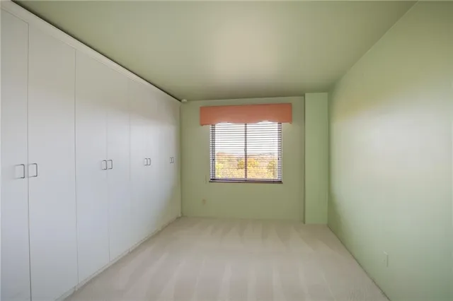 $375,000 | 4550 Warwick Boulevard, Unit 70304, Kansas City, MO 64111