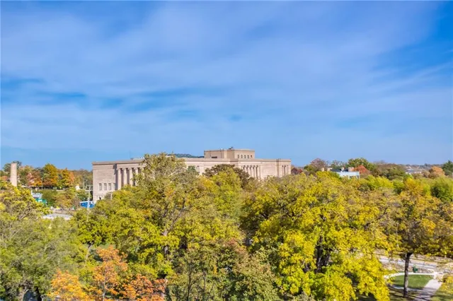 $375,000 | 4550 Warwick Boulevard, Unit 70304, Kansas City, MO 64111