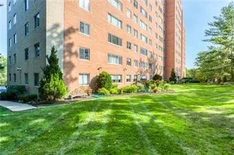 $375,000 | 4550 Warwick Boulevard, Unit 70304, Kansas City, MO 64111