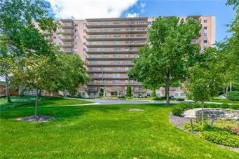 $375,000 | 4550 Warwick Boulevard, Unit 70304, Kansas City, MO 64111