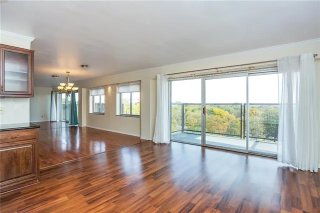 $375,000 | 4550 Warwick Boulevard, Unit 70304, Kansas City, MO 64111