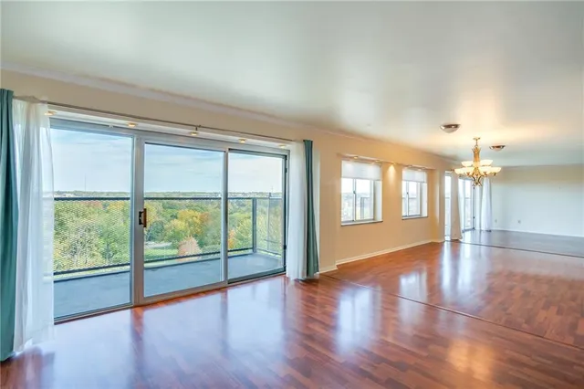 $375,000 | 4550 Warwick Boulevard, Unit 70304, Kansas City, MO 64111