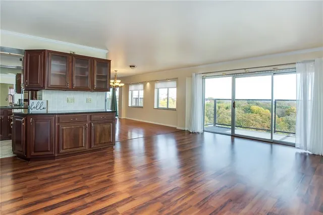 $375,000 | 4550 Warwick Boulevard, Unit 70304, Kansas City, MO 64111