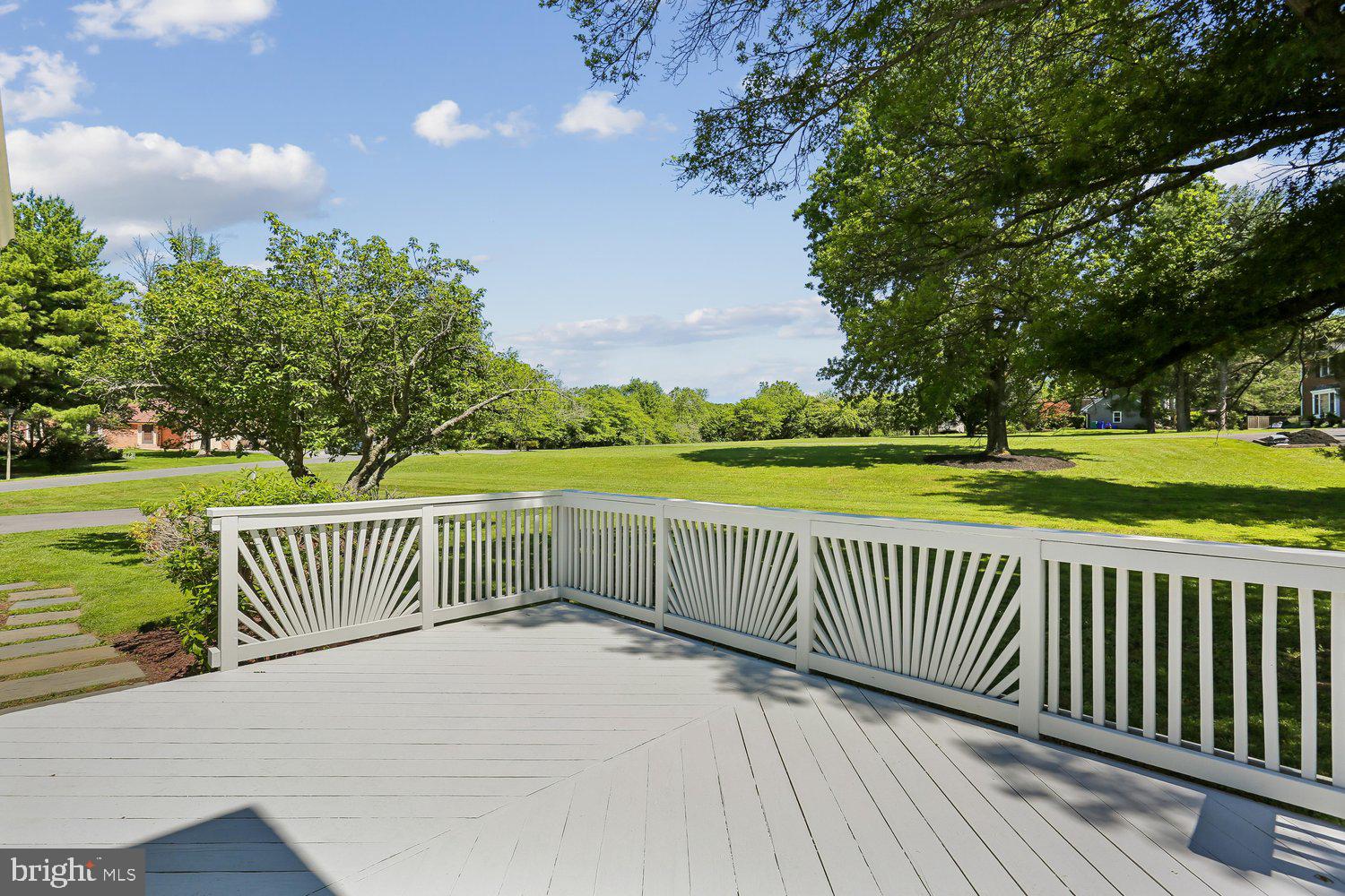 20920 Sunnyacres Road Gaithersburg, MD 20882 - Photo 25 of 64 Newly stained deck