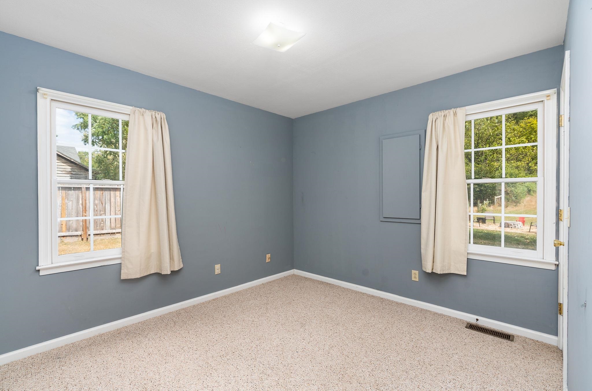 479 Battlefield Road Fort Defiance, VA 24437 - Photo 23 of 51 an empty room with a window