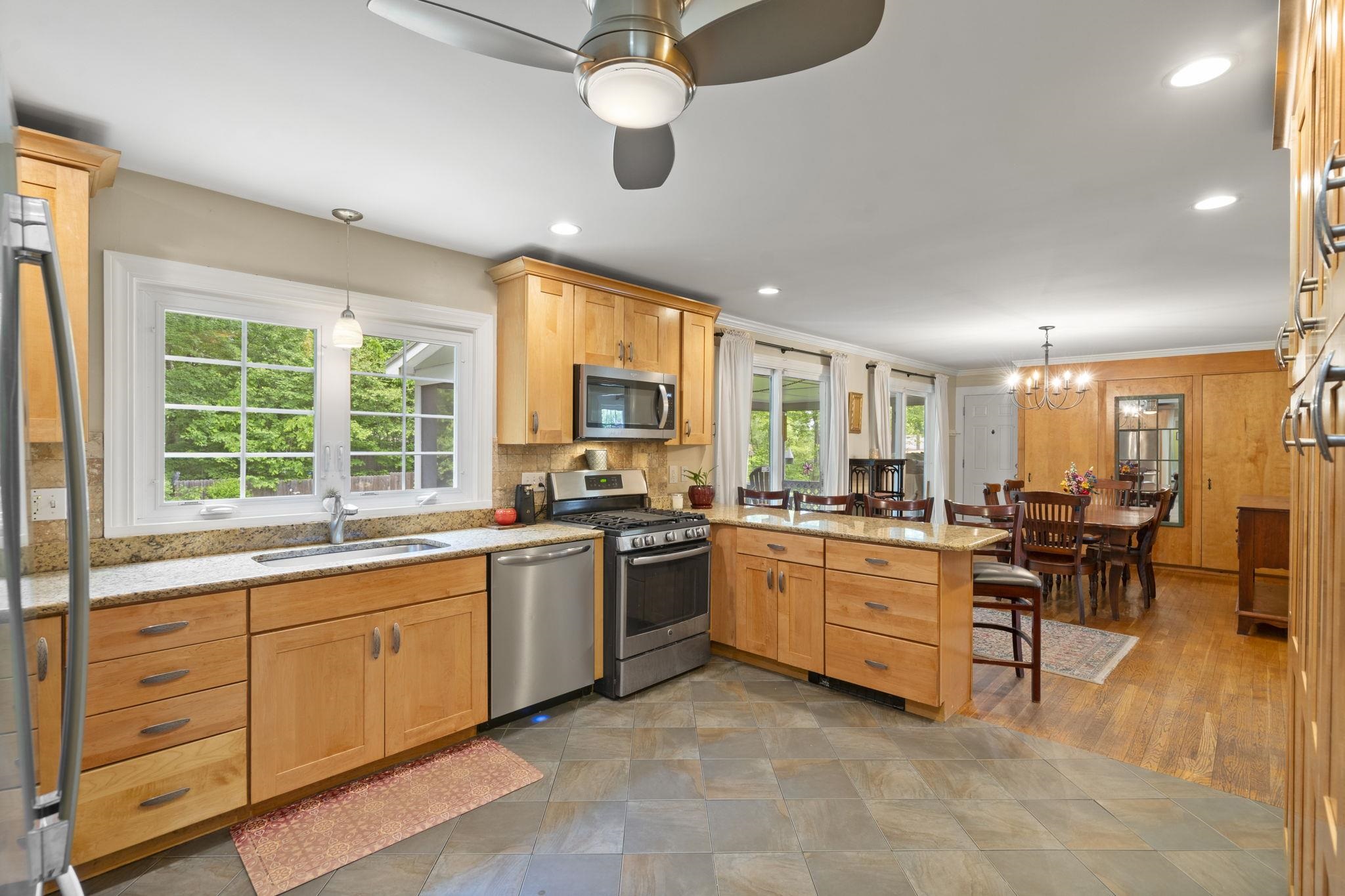 11 Dunbarton Drive Nashua, NH 03063 - Photo 13 of 45