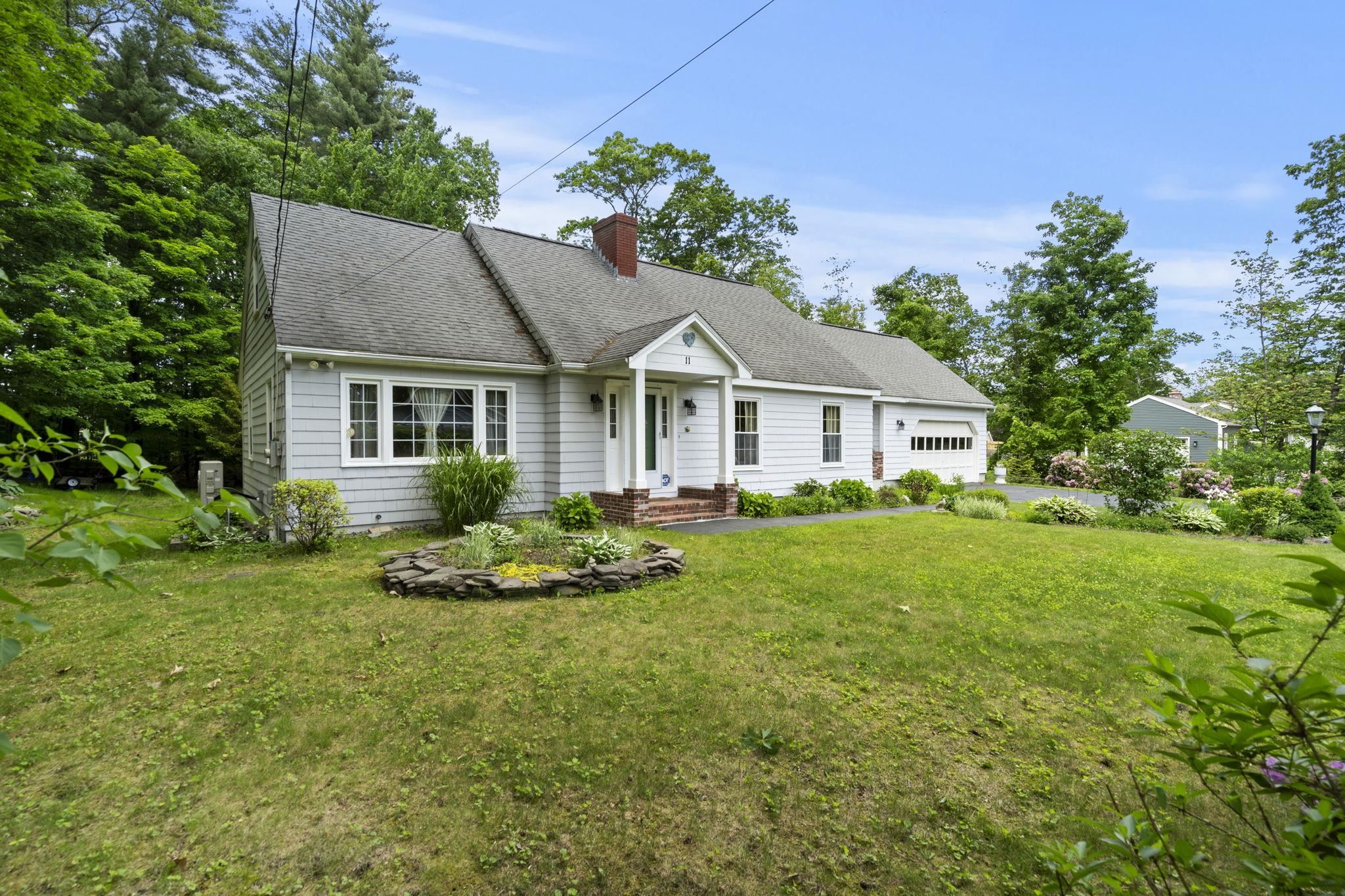 11 Dunbarton Drive Nashua, NH 03063 - Photo 2 of 45