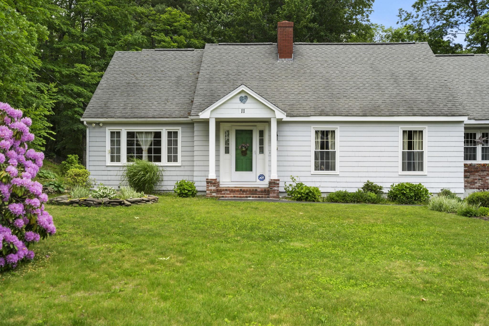 11 Dunbarton Drive Nashua, NH 03063 - Photo 3 of 45