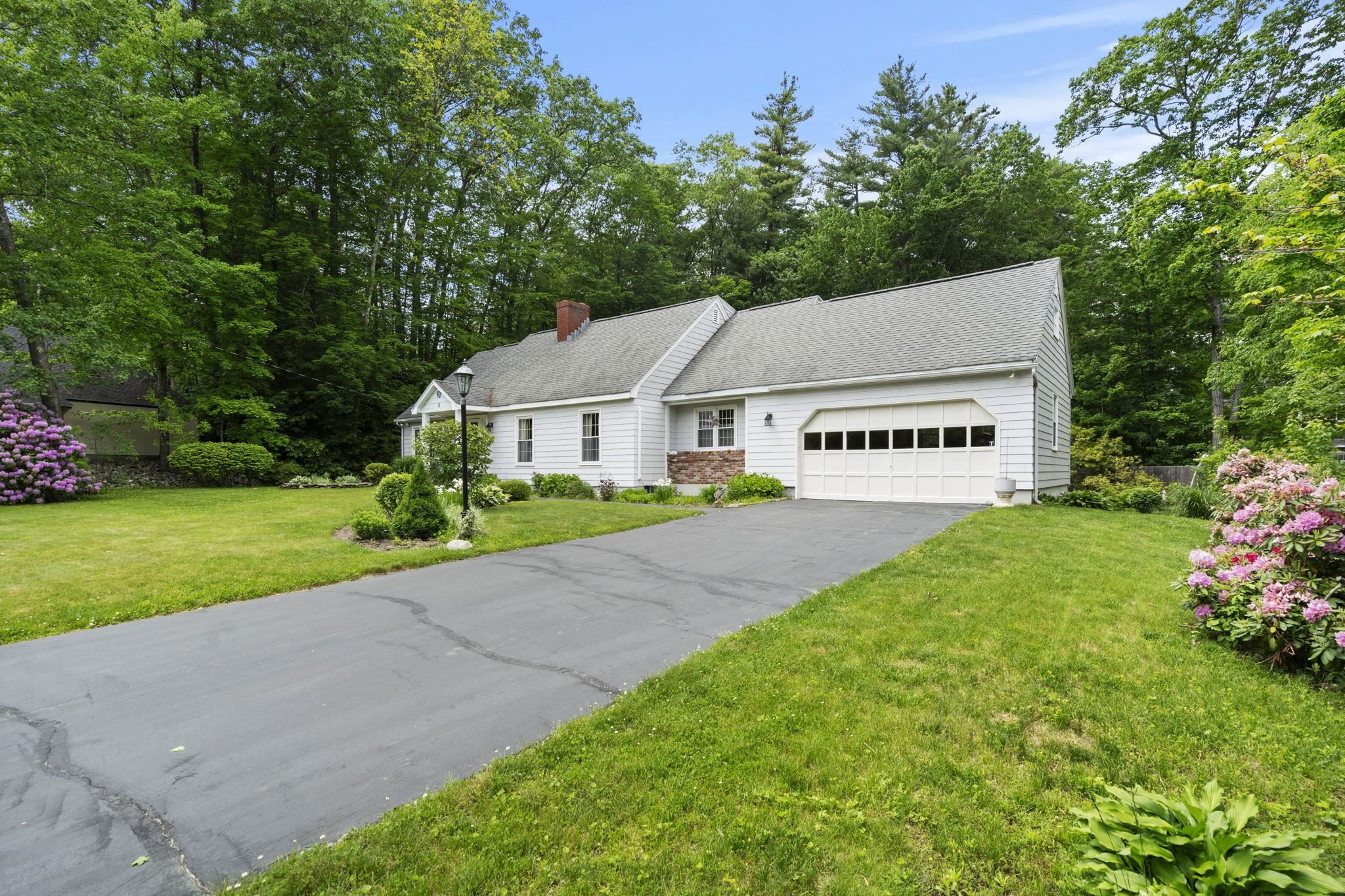 11 Dunbarton Drive Nashua, NH 03063 - Photo 4 of 45