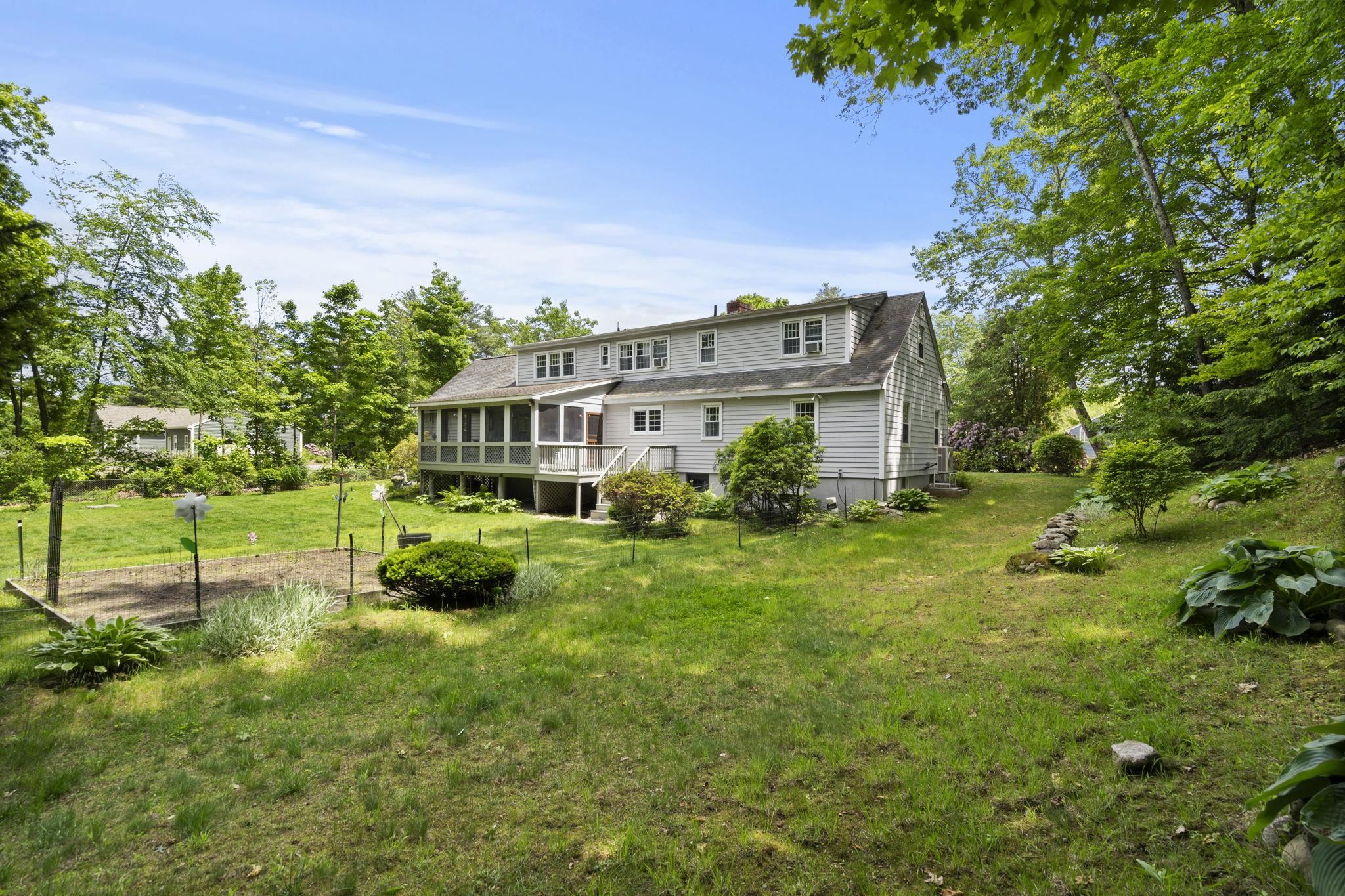 11 Dunbarton Drive Nashua, NH 03063 - Photo 8 of 45