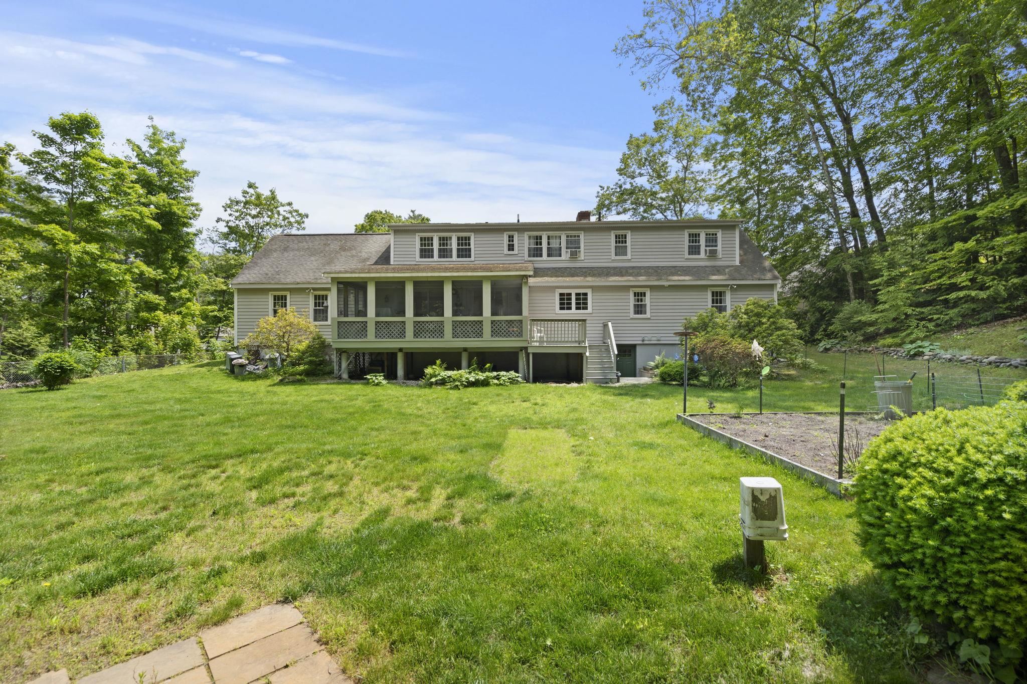 11 Dunbarton Drive Nashua, NH 03063 - Photo 9 of 45