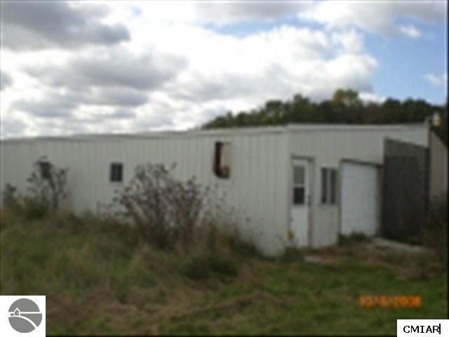 9790 South Chippewa Road Shepherd, MI 48883 - Photo 6 of 8 1769776-5.JPG
