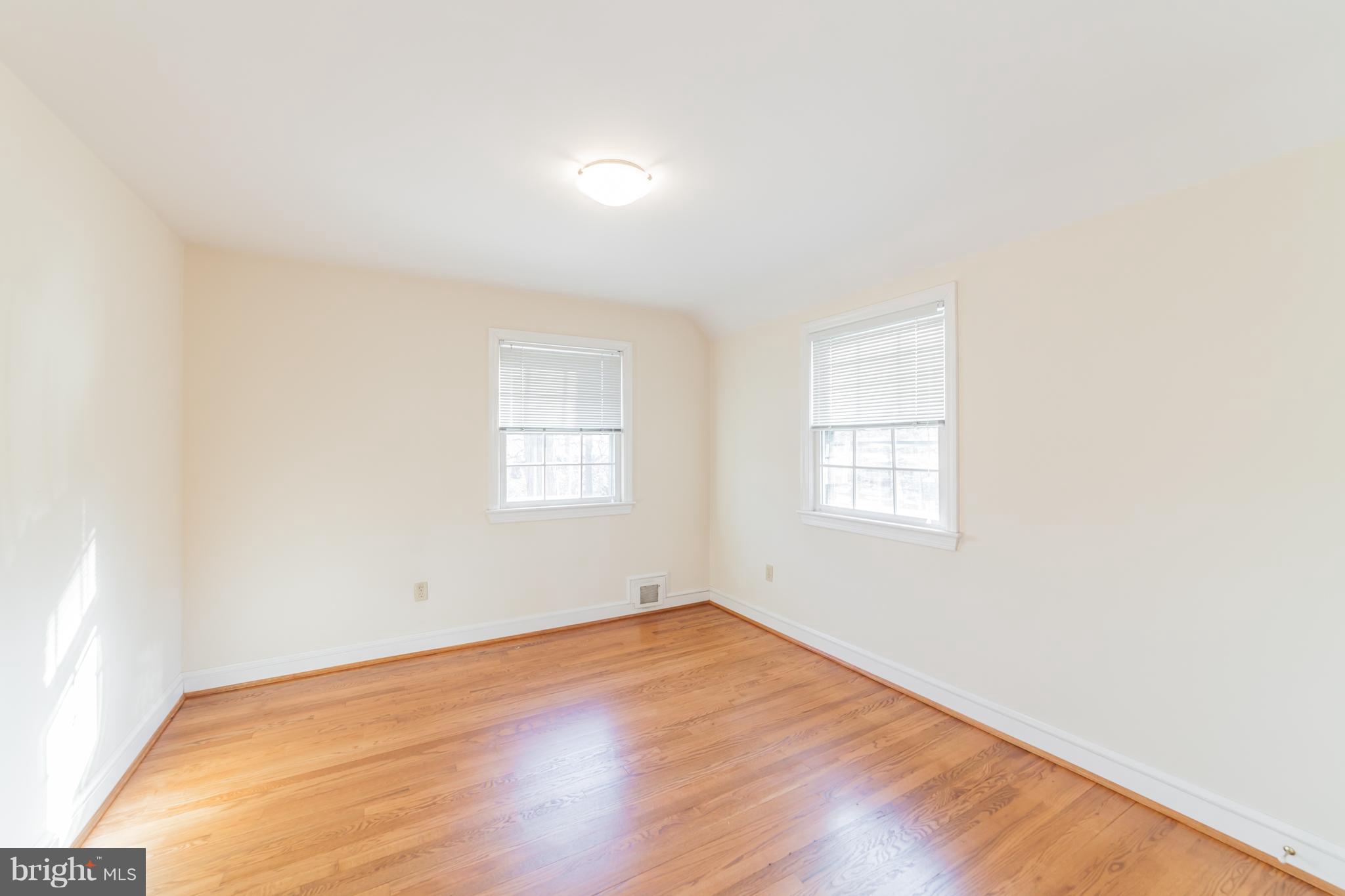 9508 St Andrews Way Silver Spring, MD 20901 - Photo 22 of 30 Bedroom 2 - upper level