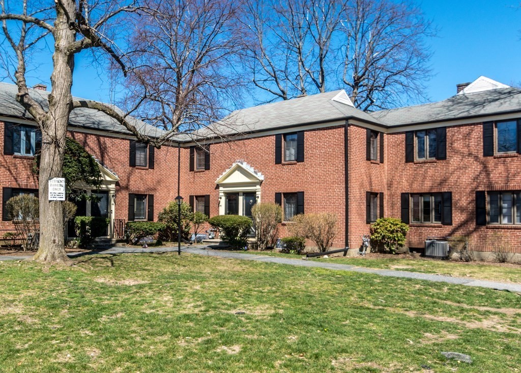 43 Pierce Road, Unit 43 Watertown, MA 02472 - Photo 3 of 27 Gallery Image 3