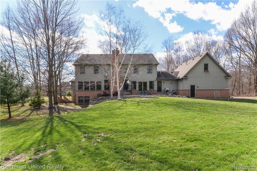 8830 South Rushton Road South Lyon, MI 48178 - Photo 4 of 48 DSC_4.jpg
