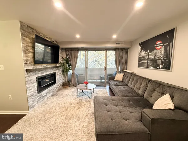 $2,200 | 5616 Bismach Drive, Unit 204, Alexandria, VA 22312