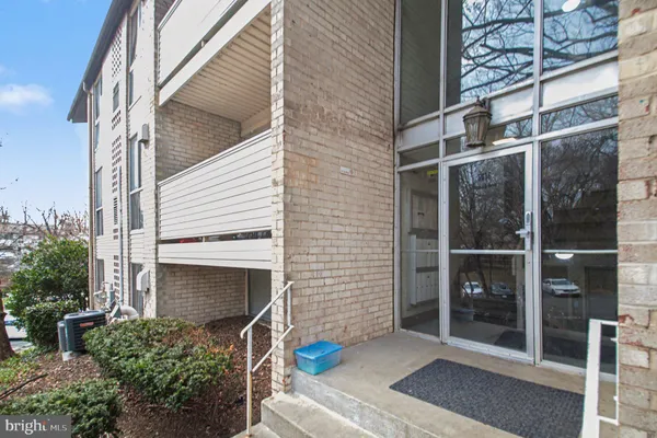 $2,200 | 5616 Bismach Drive, Unit 204, Alexandria, VA 22312