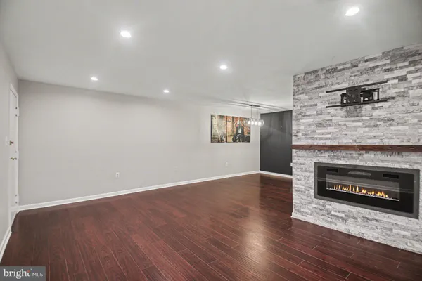 $2,200 | 5616 Bismach Drive, Unit 204, Alexandria, VA 22312