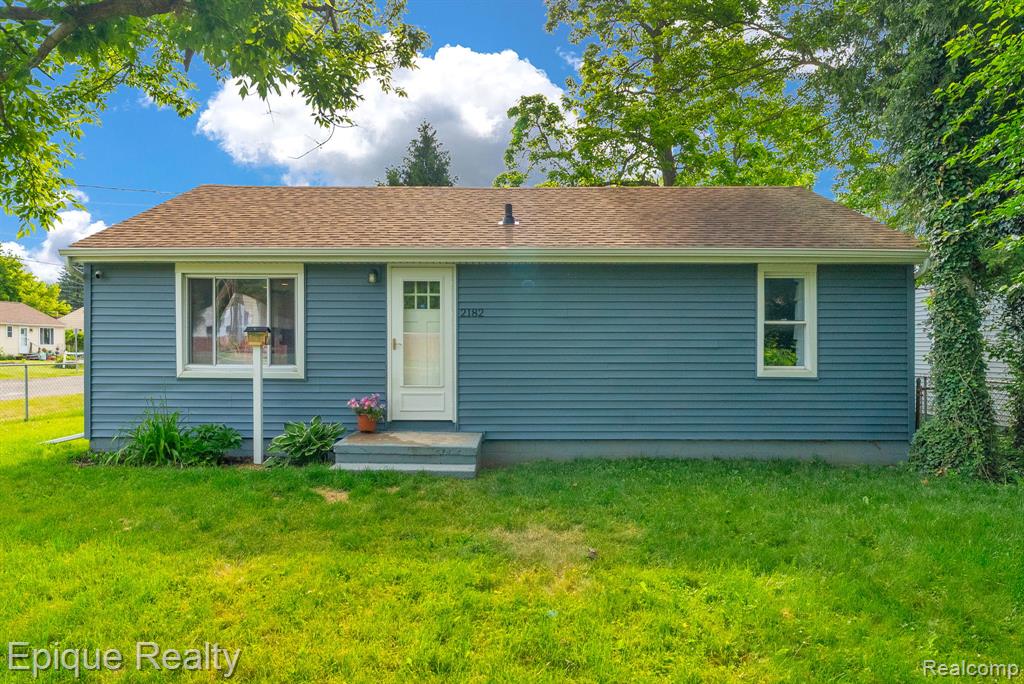2182 Center Road Burton, MI 48509 - Photo 1 of 34