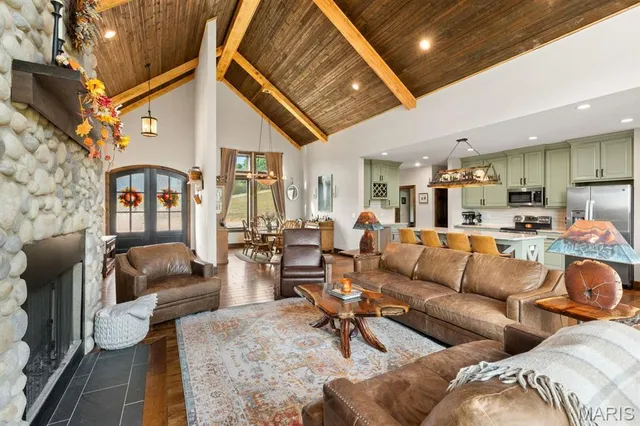 $1,050,000 | 975 Foggy Court, Washington, MO 63090