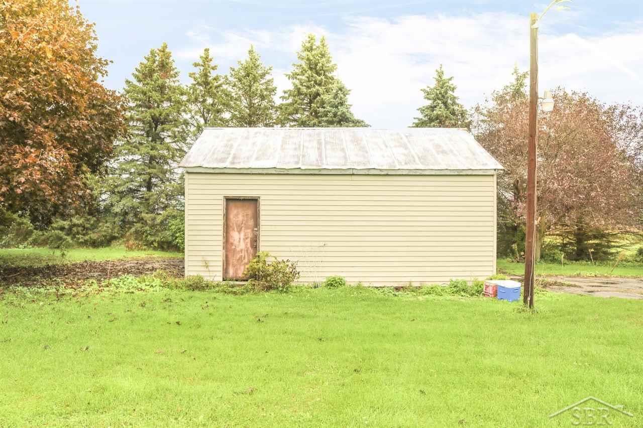 293 East Curtis Road Hope, MI 48628 - Photo 3 of 6 Garage