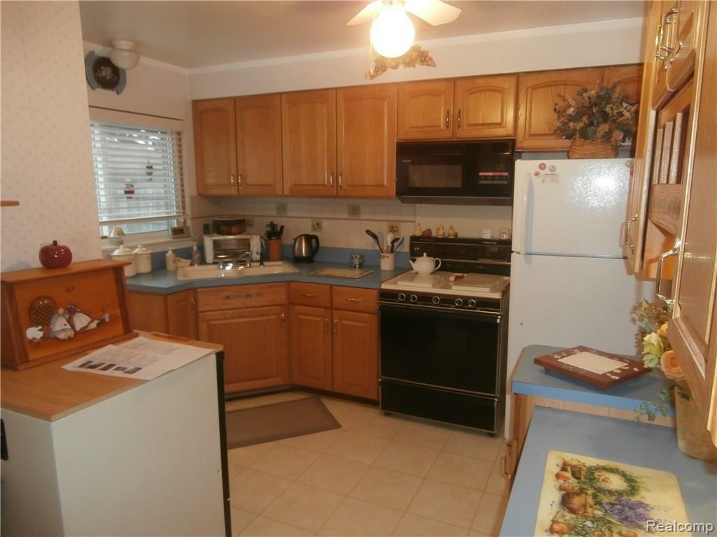 11223 Dale Warren, MI 48089 - Photo 14 of 35 dale street 030.JPG