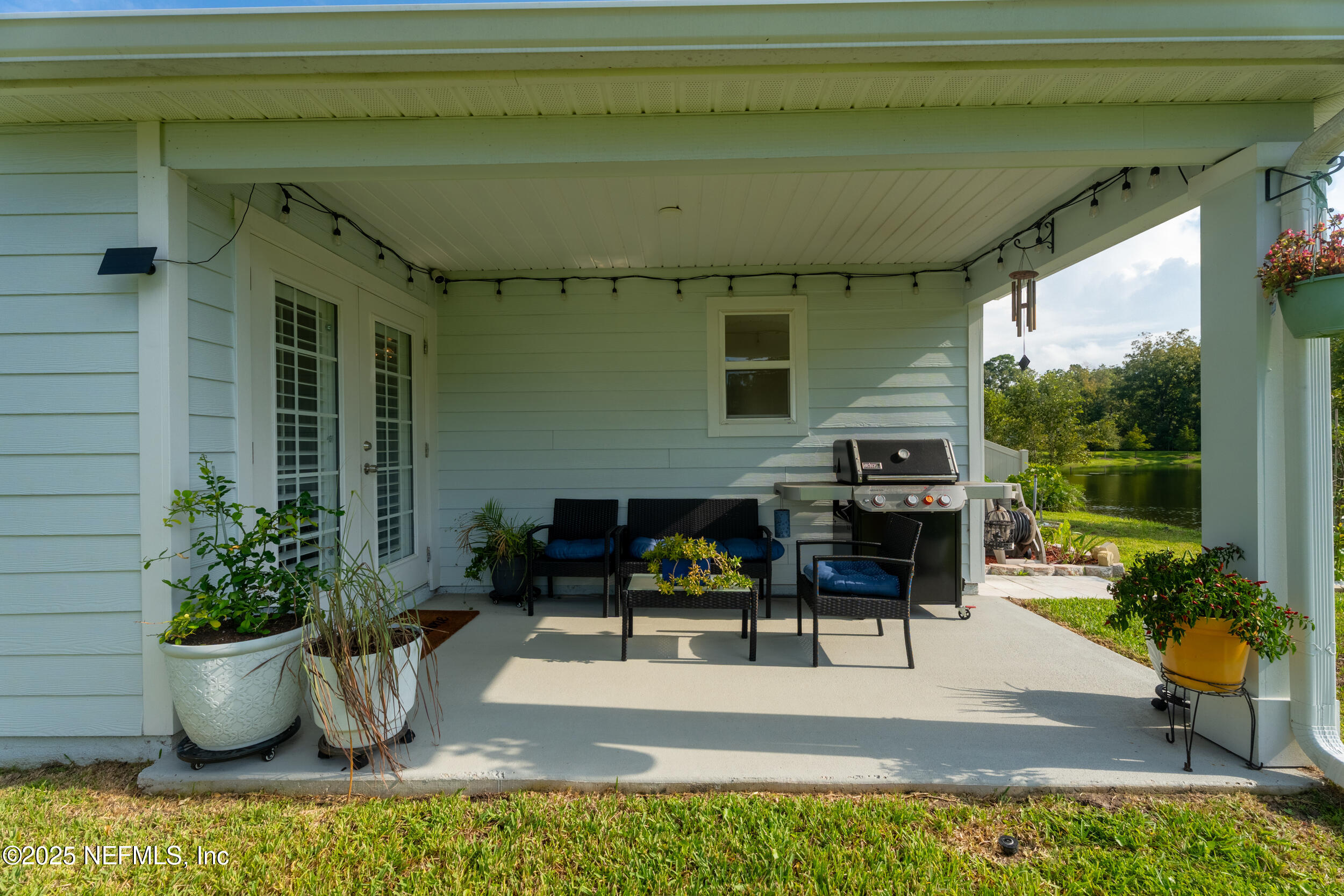 318 Rambling Brk Trail St. Johns, FL 32259 - Photo 24 of 26 a living room with furniture and a potted plant