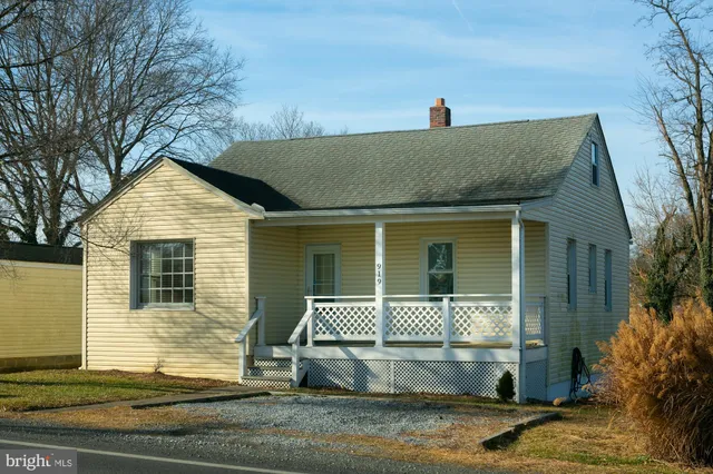 $259,900 | 919 Jefferson Avenue, Charles Town, WV 25414