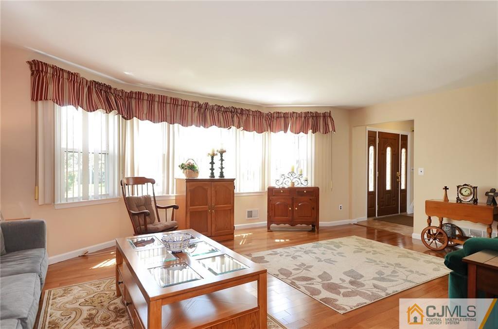 7 Kings Road Dayton, NJ 08810 - Photo 5 of 15 Gallery Image 5