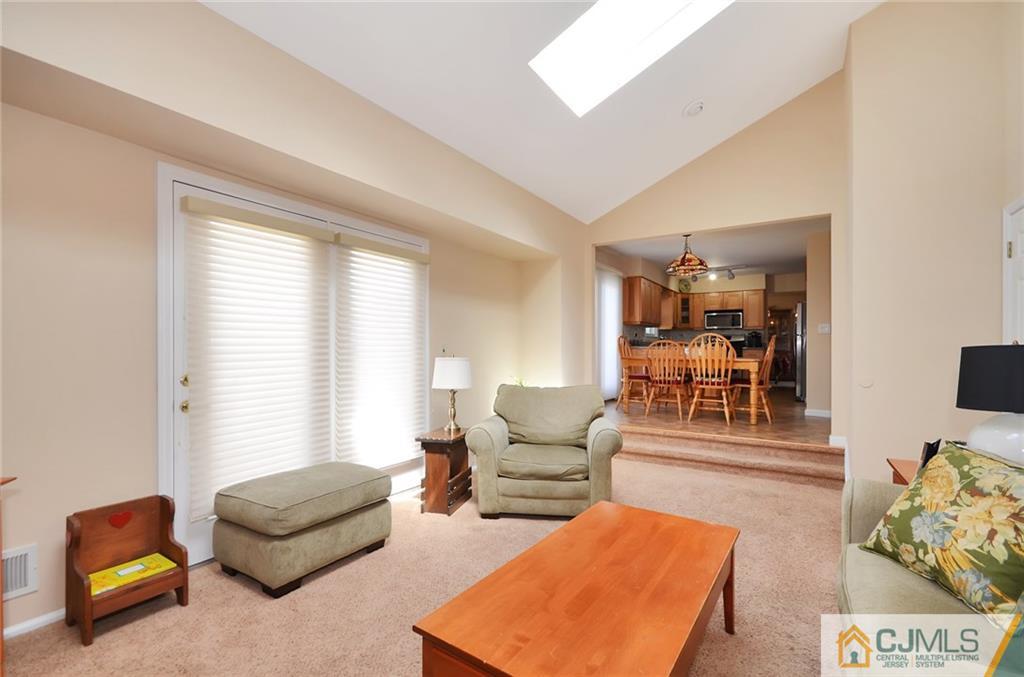 7 Kings Road Dayton, NJ 08810 - Photo 10 of 15 Gallery Image 10