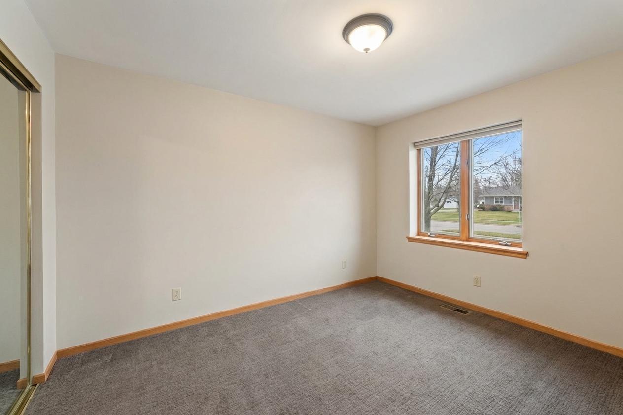 304 Pondridge Circle Wayzata, MN 55391 - Photo 15 of 21